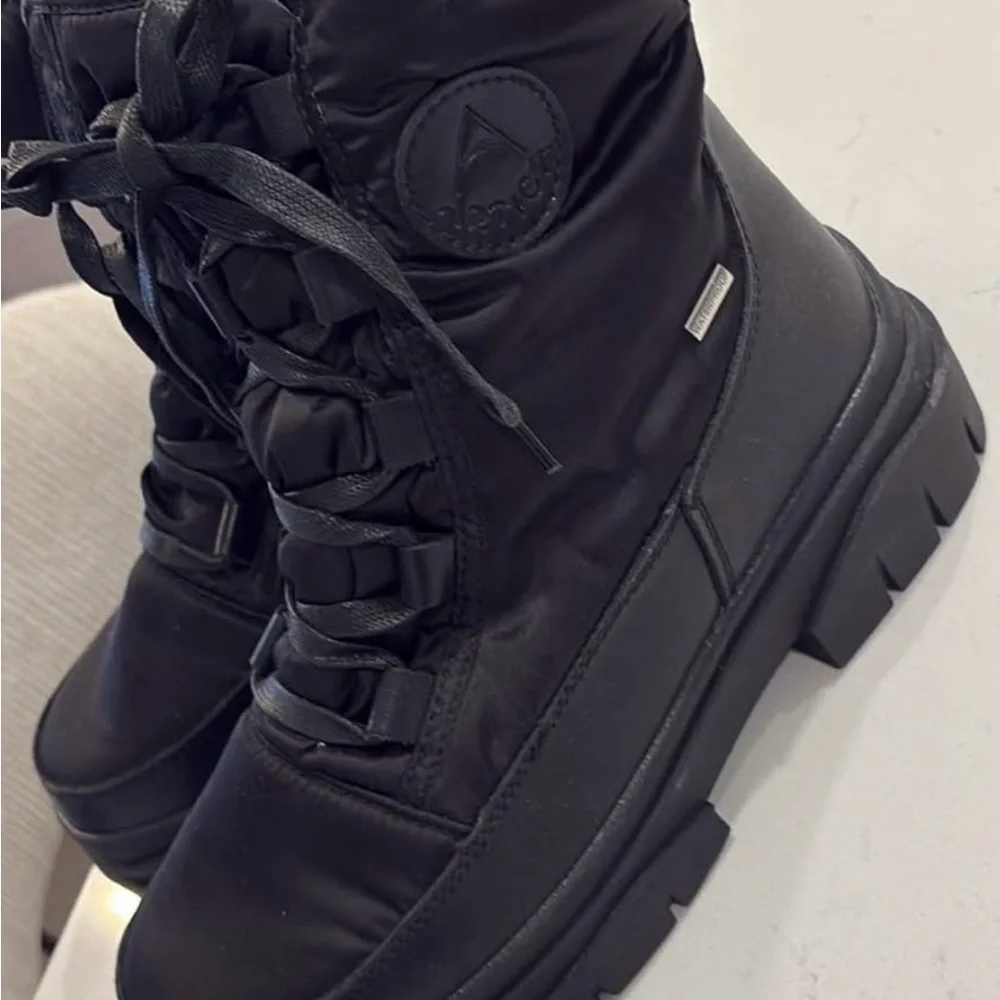 Women's Black Insulated Winter Boots - Picture 1 of 3